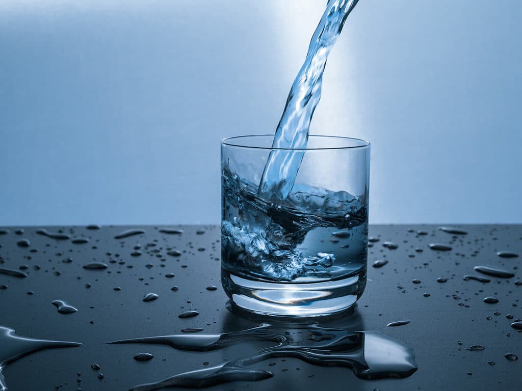 Naturopathie : eau du robinet ou en bouteille ?